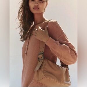 FREE PEOPLE Arm Candy Leather Shoulder Bag in Gold Coast $98 EXCELLENT
